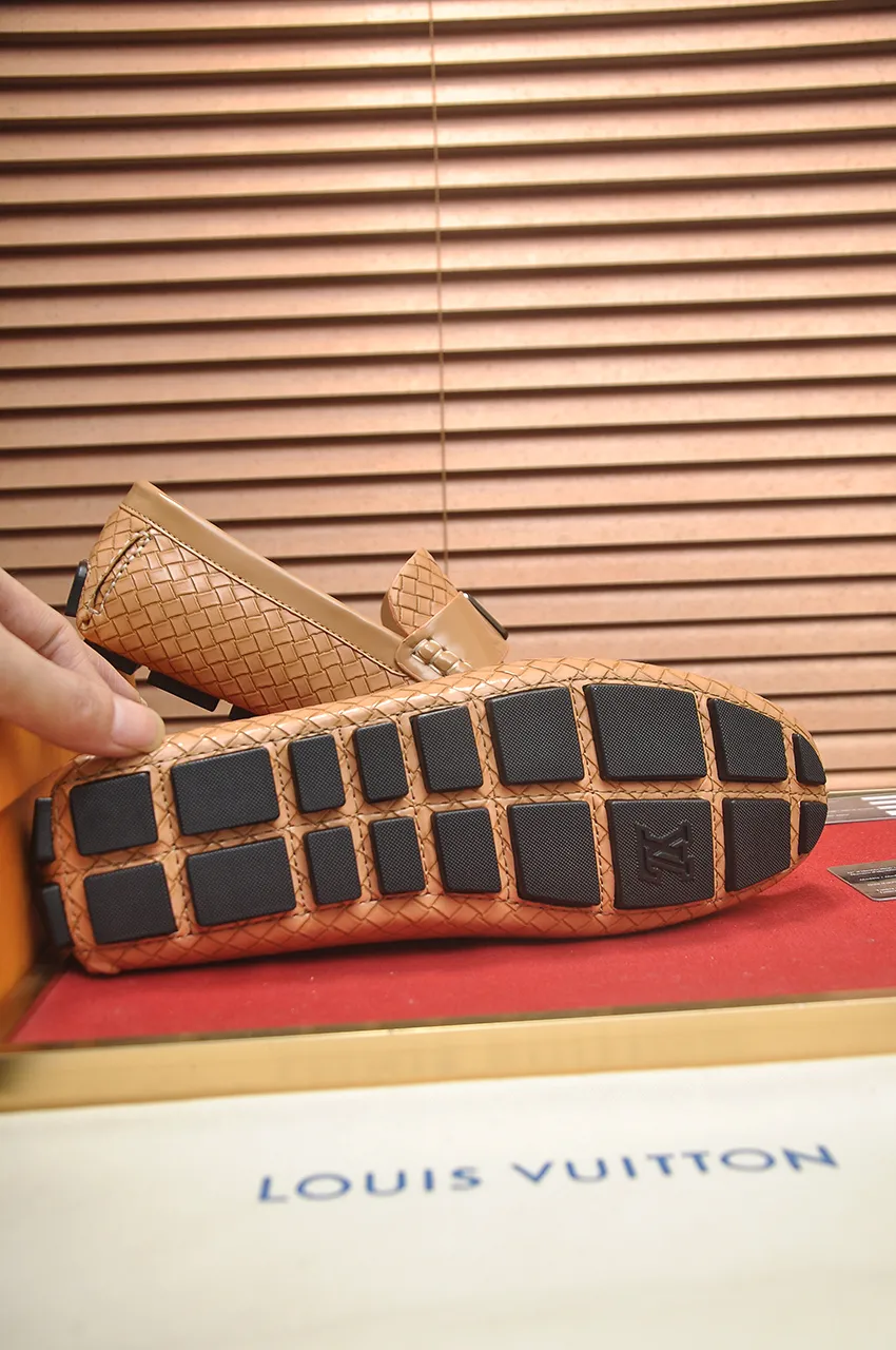 Men's men's shoes💰460💶 [LV Doudou shoes] (water-dyed cowhide lining) new model is on the market, available on the official website. The new Doudou shoes are processed into single-color materials, and the uppers are made of imported woven cowhide material. The body of the shoe is fully hemmed with mark thread, and is lined with imported original cowhide leather. The elegant shoe shape is super suitable for all-matching, and the size is 38-44.
